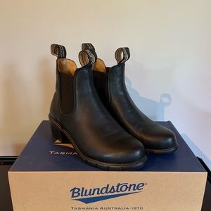 Blundstone Heeled Boot #1671 : Black Leather
